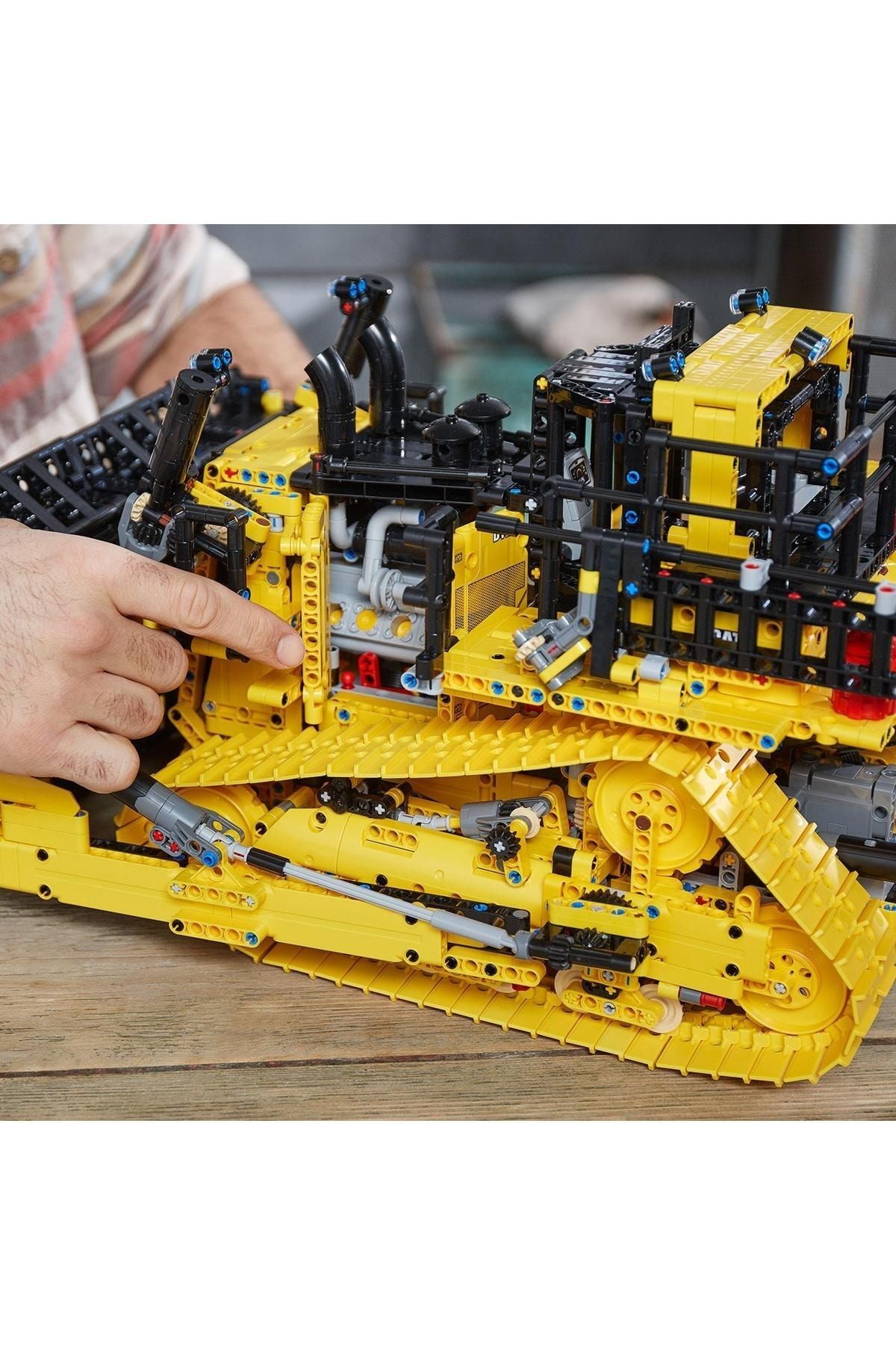 LEGO لگو ست ساخت و ساز بولدوزر Technic Cat D11t 42131; مدل وفادار ماشین ساختمانی (3854 قطعه)