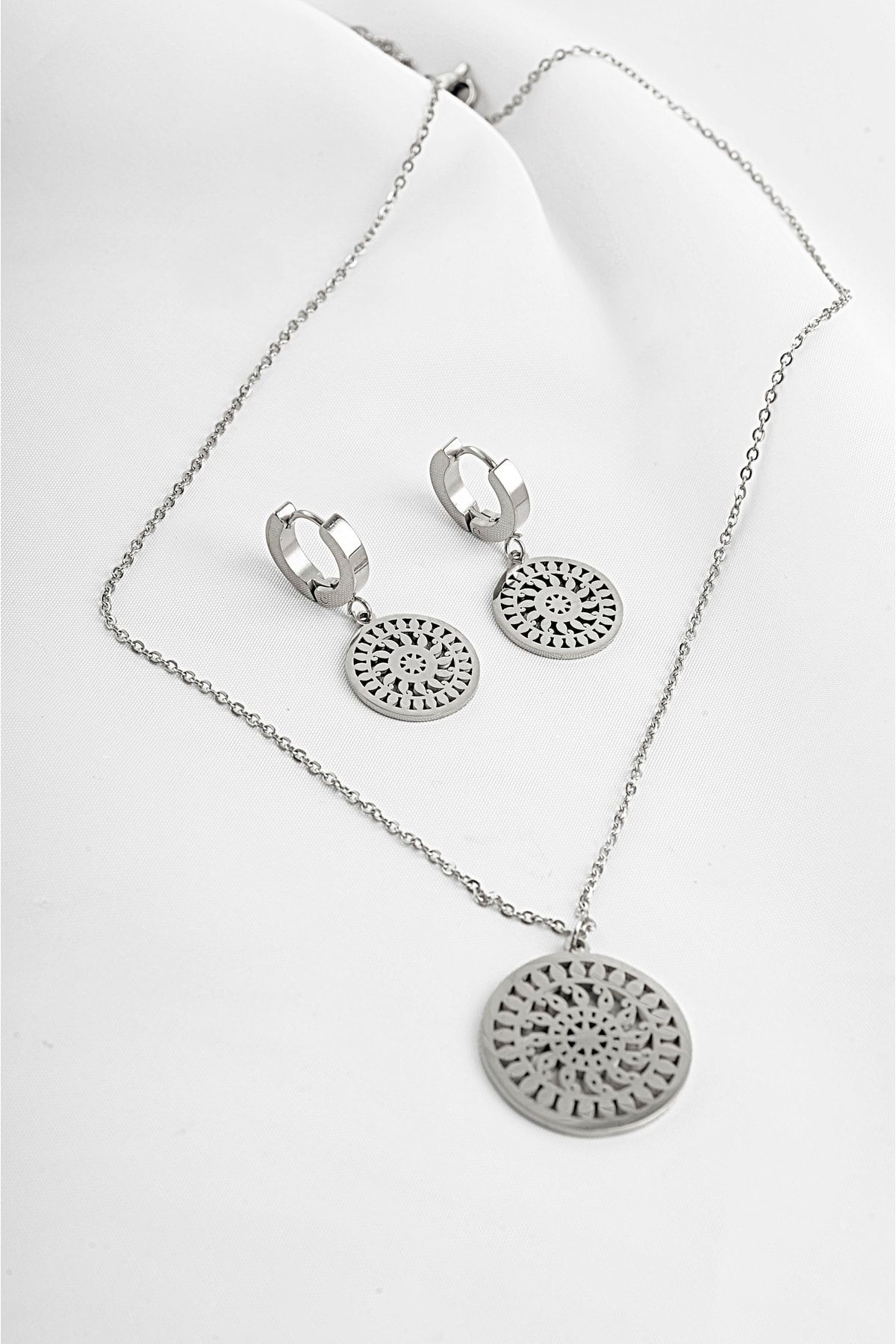 Will a stainless steel necklace tarnish best sale
