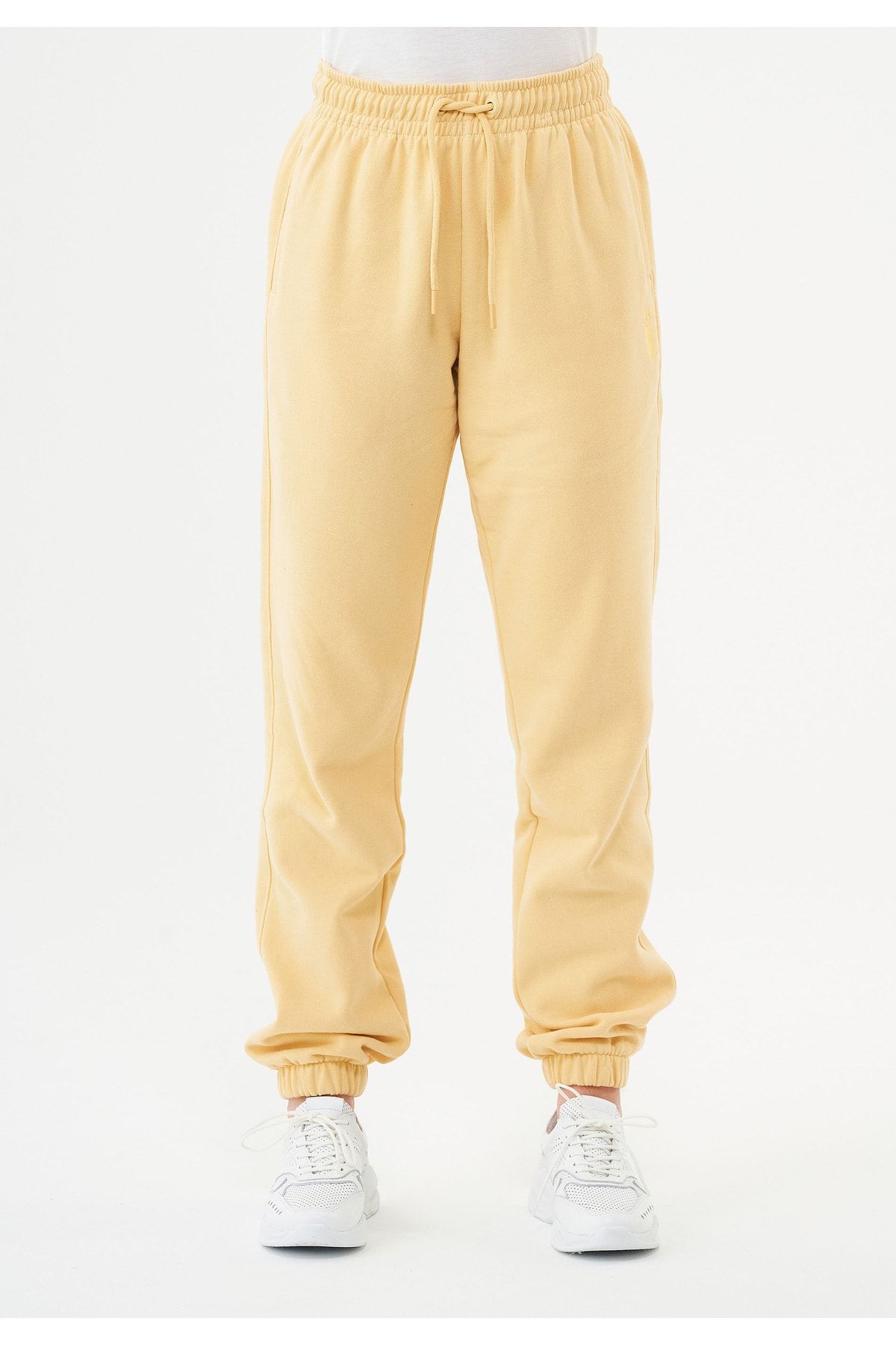 ORGANICATION Jogginghose Gelb Relaxed