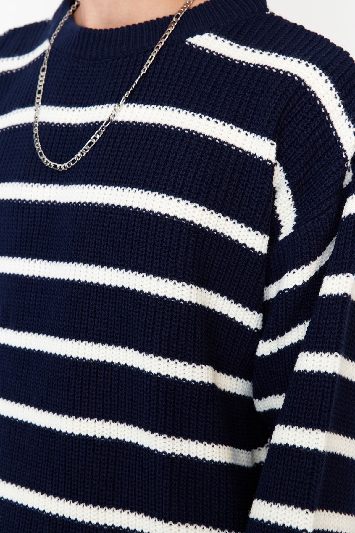 Trendyol Collection-Marineblauer Unisex-Strickpullover in Übergröße – Rundhalsausschnitt, gestreift TMNAW23KZ00285 3