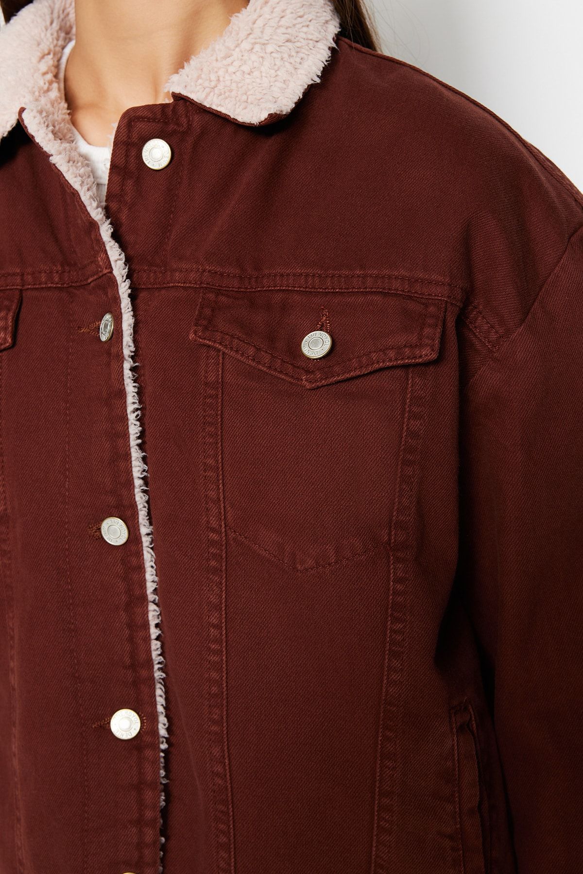 TRENDYOLMİLLA Kahverengi Kürklü Denim Ceket TWOAW22CE0221 CE9357