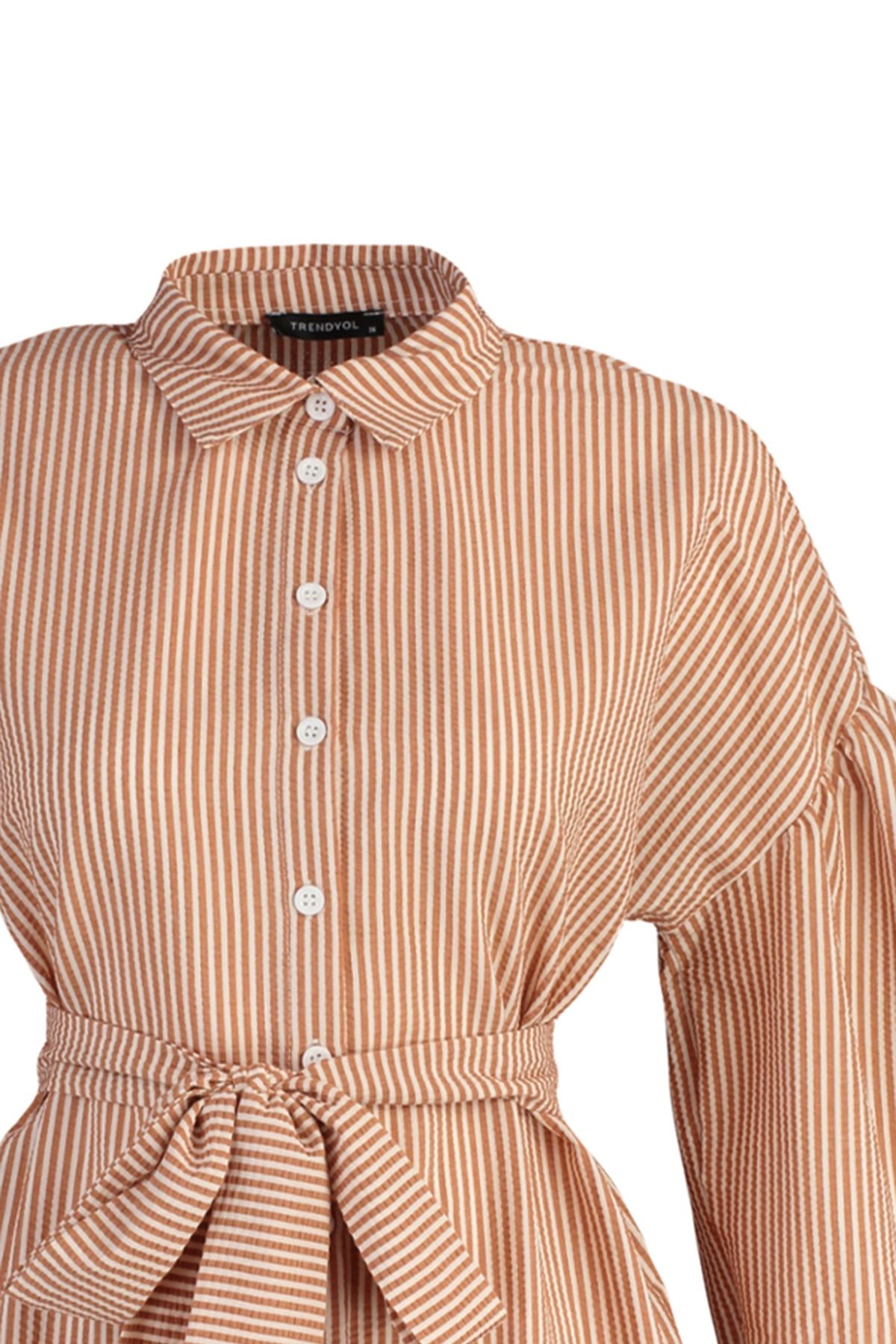 Trendyol Modest-Orange gestreiftes, gewebtes Hemd mit Ballonärmeln und langem Rücken, Gürtel TCTSS22GO0116 7