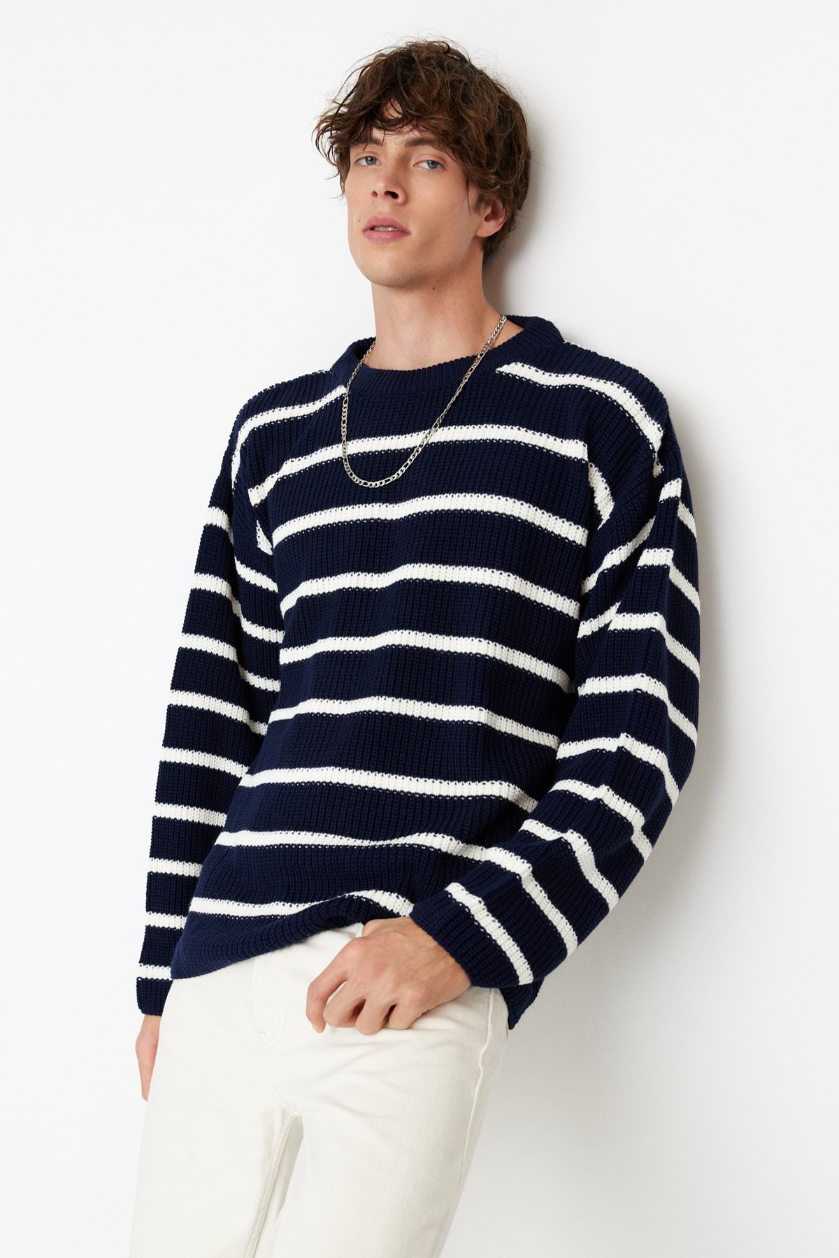 Trendyol Collection-Marineblauer Unisex-Strickpullover in Übergröße – Rundhalsausschnitt, gestreift TMNAW23KZ00285 5