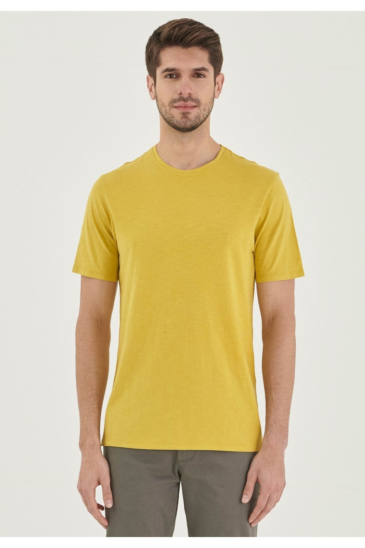 ORGANICATION T-Shirt Gelb Figurbetont Fast ausverkauft