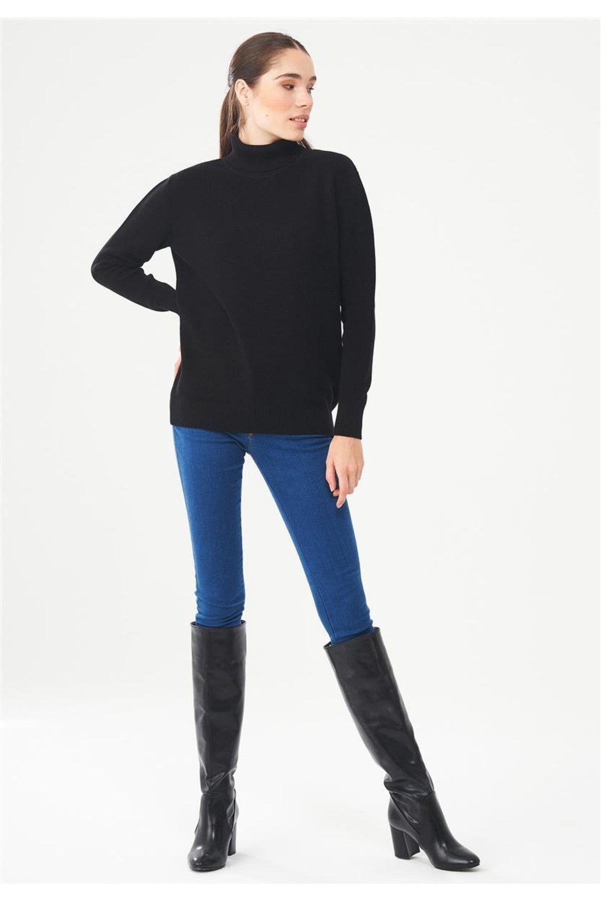 ORGANICATION Pullover Schwarz Figurbetont FN7387