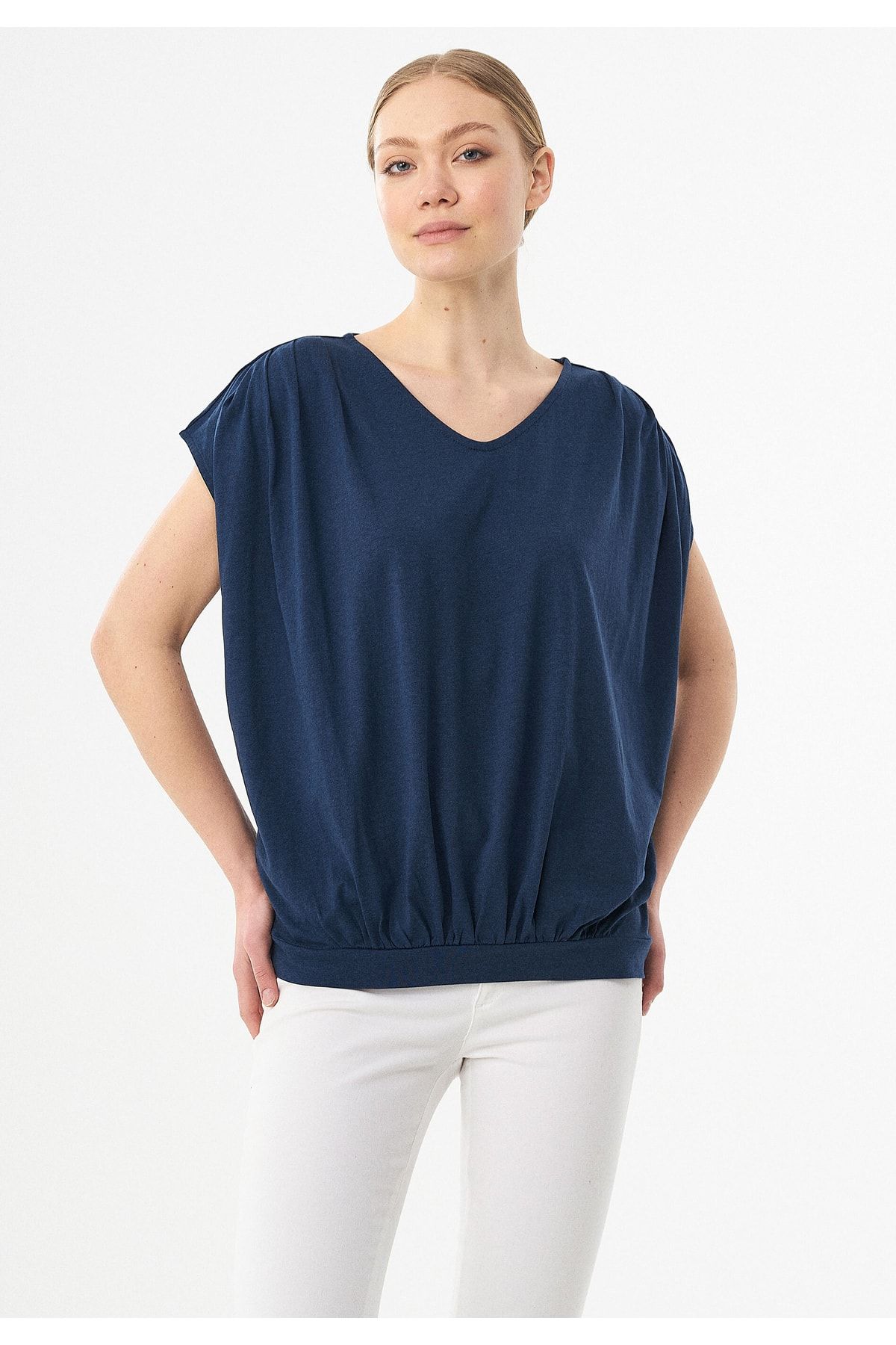 ORGANICATION Bluse Dunkelblau Figurbetont Fast ausverkauft