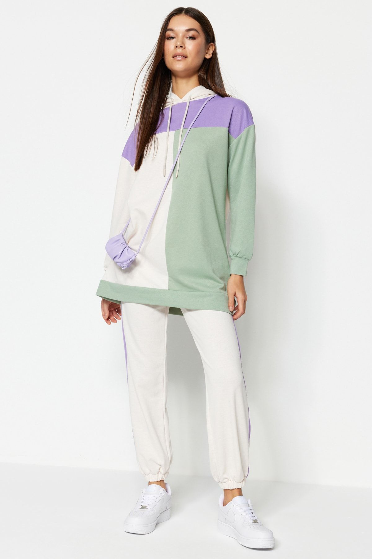 Trendyol Modest Lila Renk Bloklu Kapüşonlu Jogger Örme Eşofman Takımı TCTSS22EN0001 RN10912