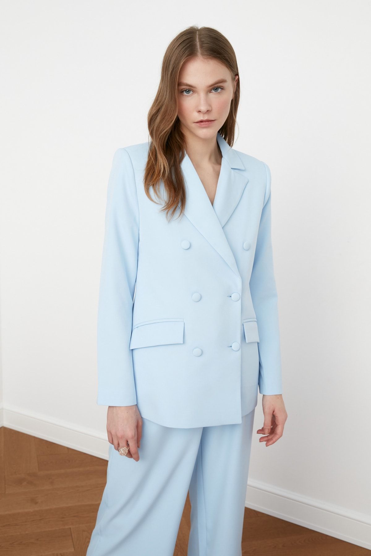 Trendyol Collection-Hellblaue, gefütterte, gewebte Blazerjacke TWOSS21CE0137 6
