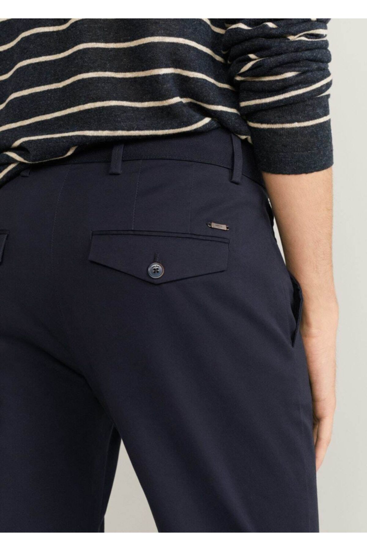 MANGO Man Erkek Lacivert Paçaya Doğru Daralan Kesimli Premium Pantolon 77040515 AN10340