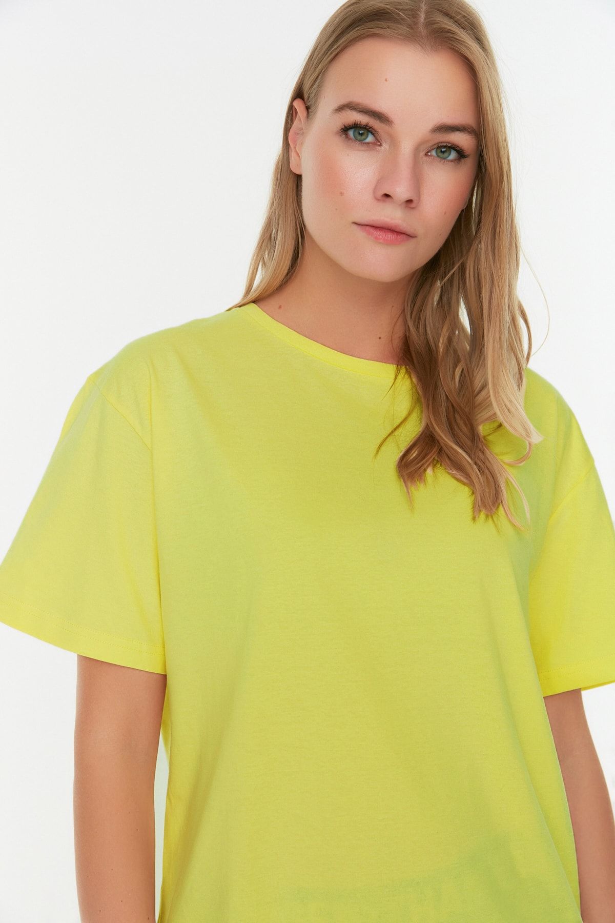 und mit % - aus Trendyol 100 Rundhalsausschnitt Collection Passform Boyfriend-Strick-T-Shirt Trendyol Gelbes Baumwolle TWOSS20TS0134 weiter