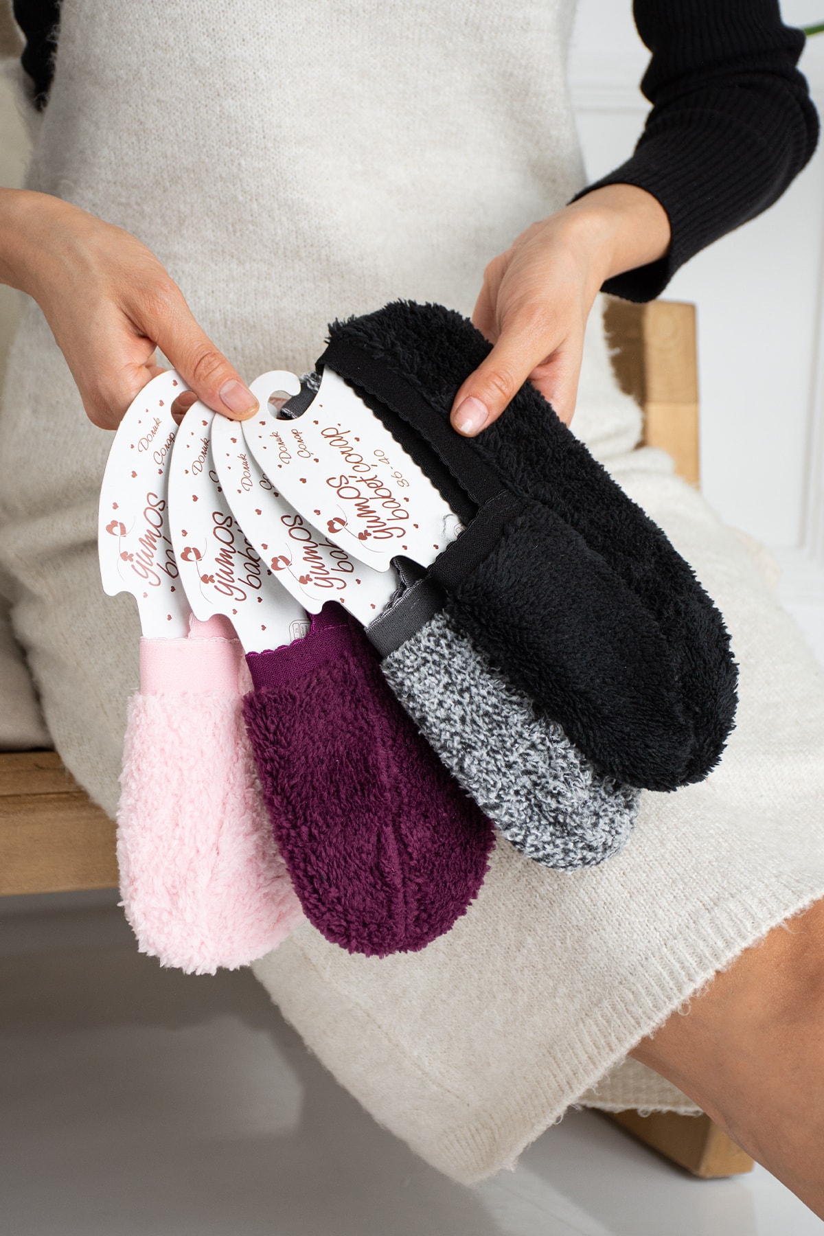 WalkRox Pratik Kullanılabilir Çeyizlik Yumoş, Peluş Kadın Patik, Çetik, Çorap (4 Lü Ekonomik Paket)