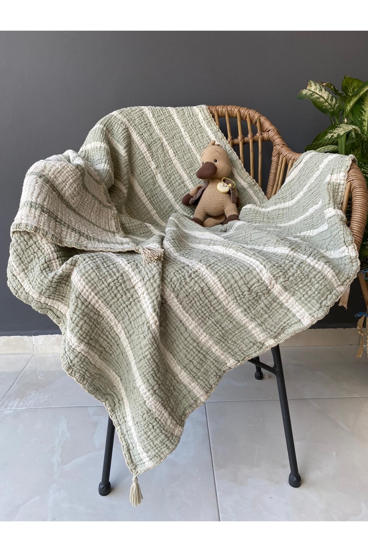 YASEMİNİNEVİ Müslin Çağla Yeşili Çizgili Bebek Yatak Örtüsü fotoğrafı 2 (önizleme)