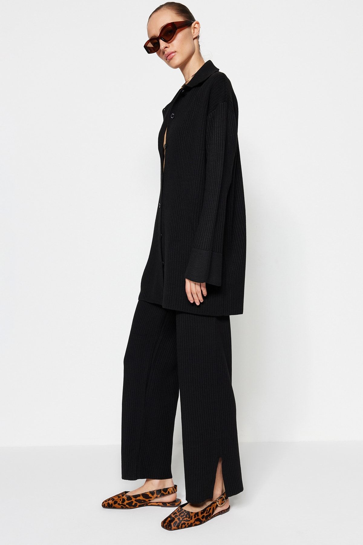 Trendyol Modest-Μαύρο Σετ Ζακέτα και Παντελόνι Πλεκτά - Σχιστό Λεπτομέρεια TCTAW23US00028 3