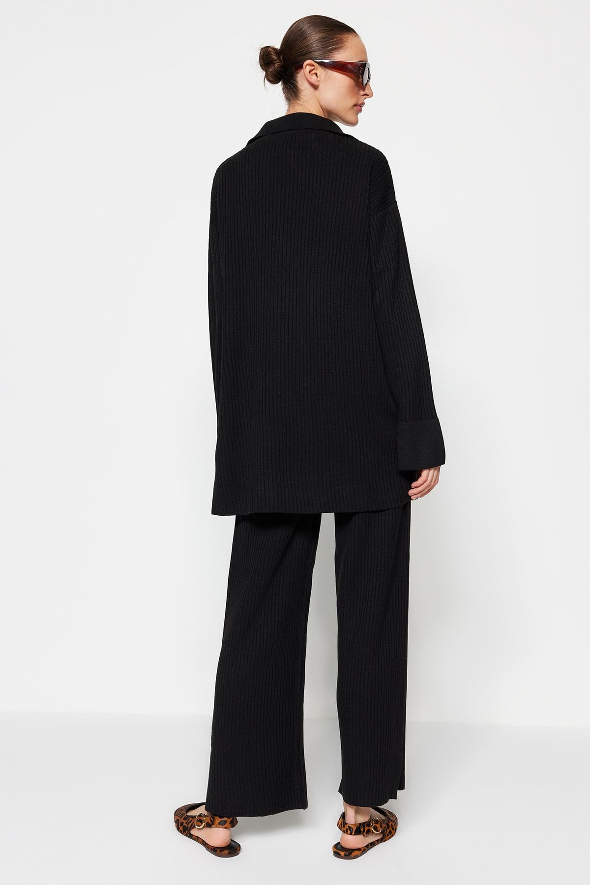 Trendyol Modest-Μαύρο Σετ Ζακέτα και Παντελόνι Πλεκτά - Σχιστό Λεπτομέρεια TCTAW23US00028 5
