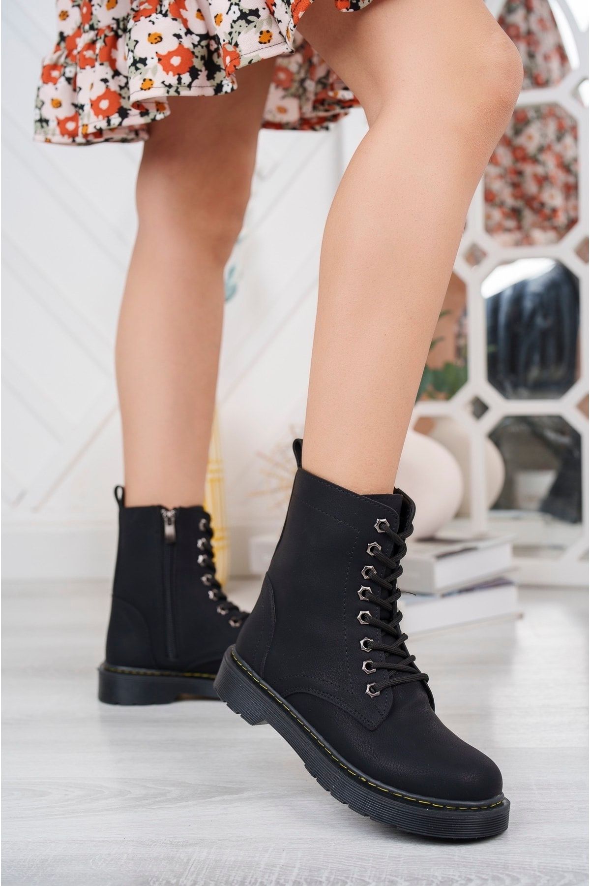 MEL KMERT Unisex Black Winter Boots No Heel Flat Heel Daily