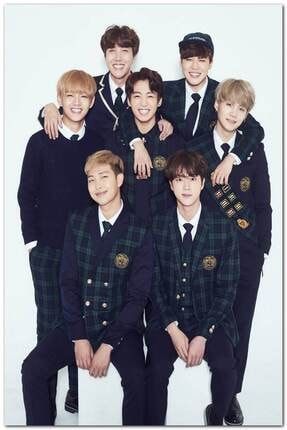 Ahşap Tablo Bts Kore Pop Okul Üniformalı (50x70 Cm Boyut) Dikey-6374 -50-70