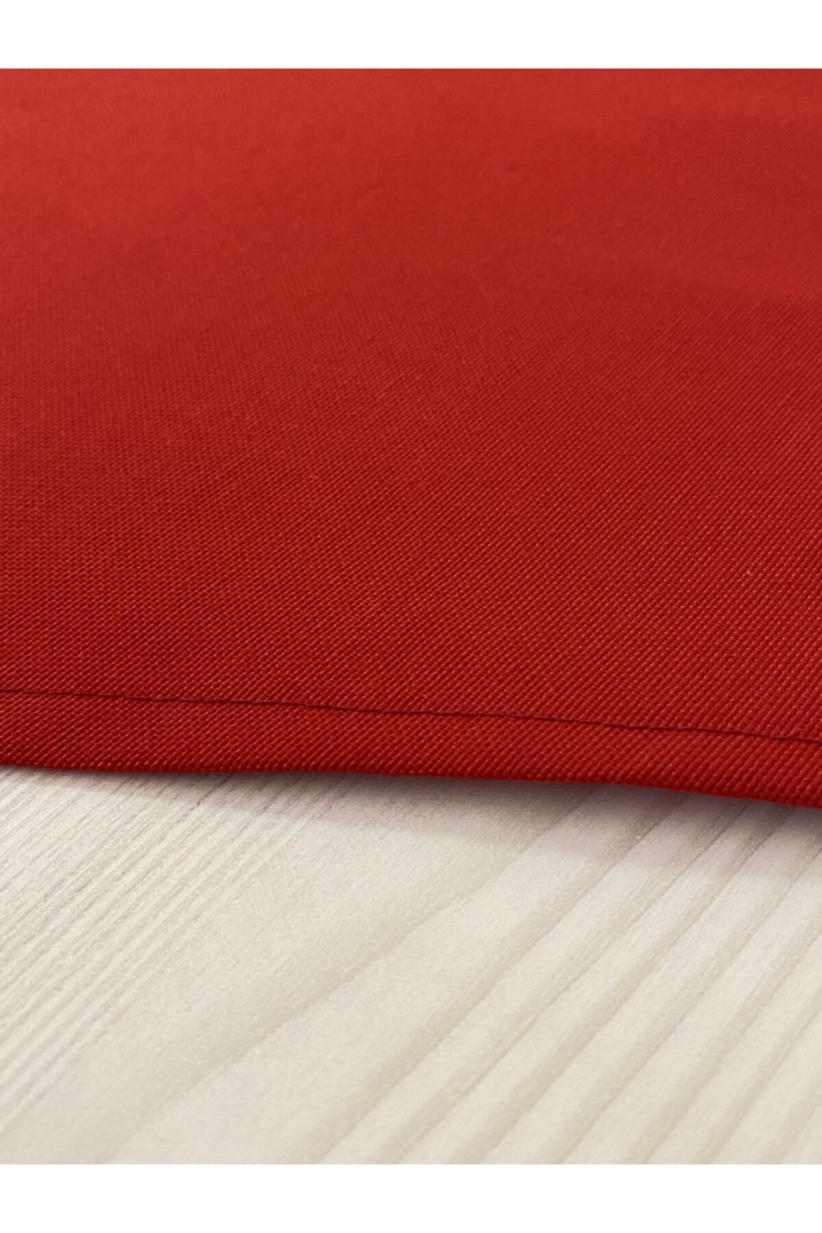White Alamode-Red Duck Fabric Runner 4