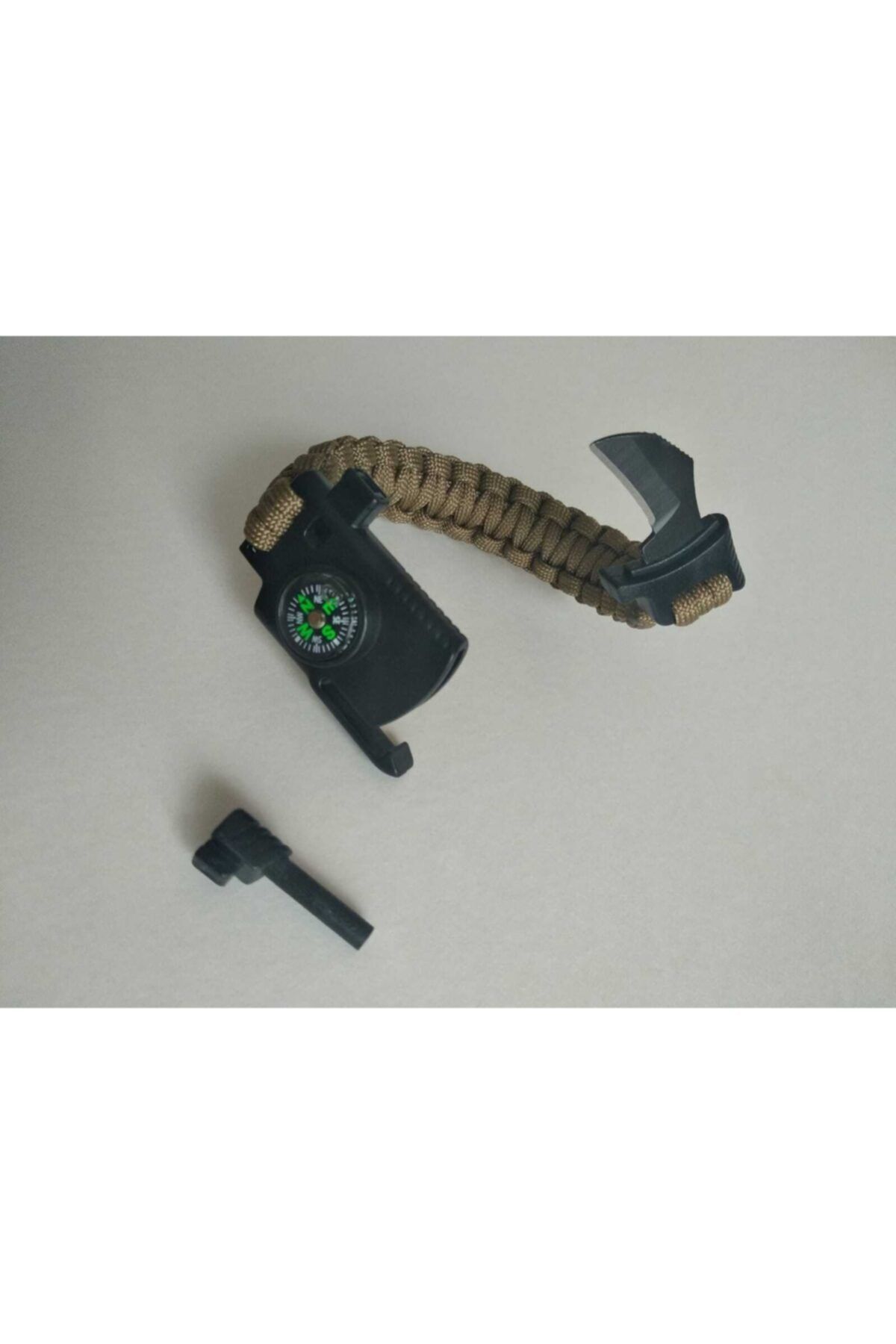 Paracord survival bracelet with outlet fire starter flint & knife