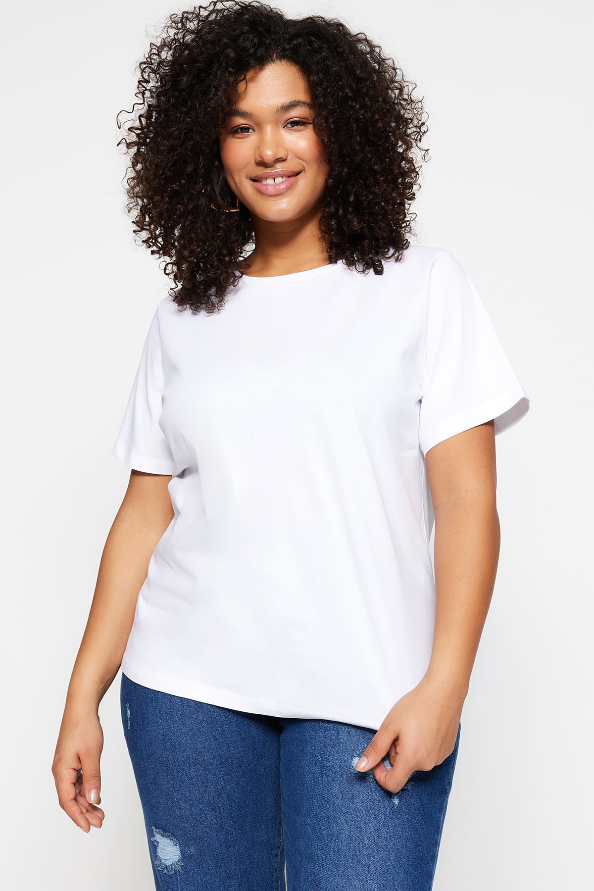 Trendyol Curve Weißes Basic-Strick-T-Shirt mit Rundhalsausschnitt - Trendyol