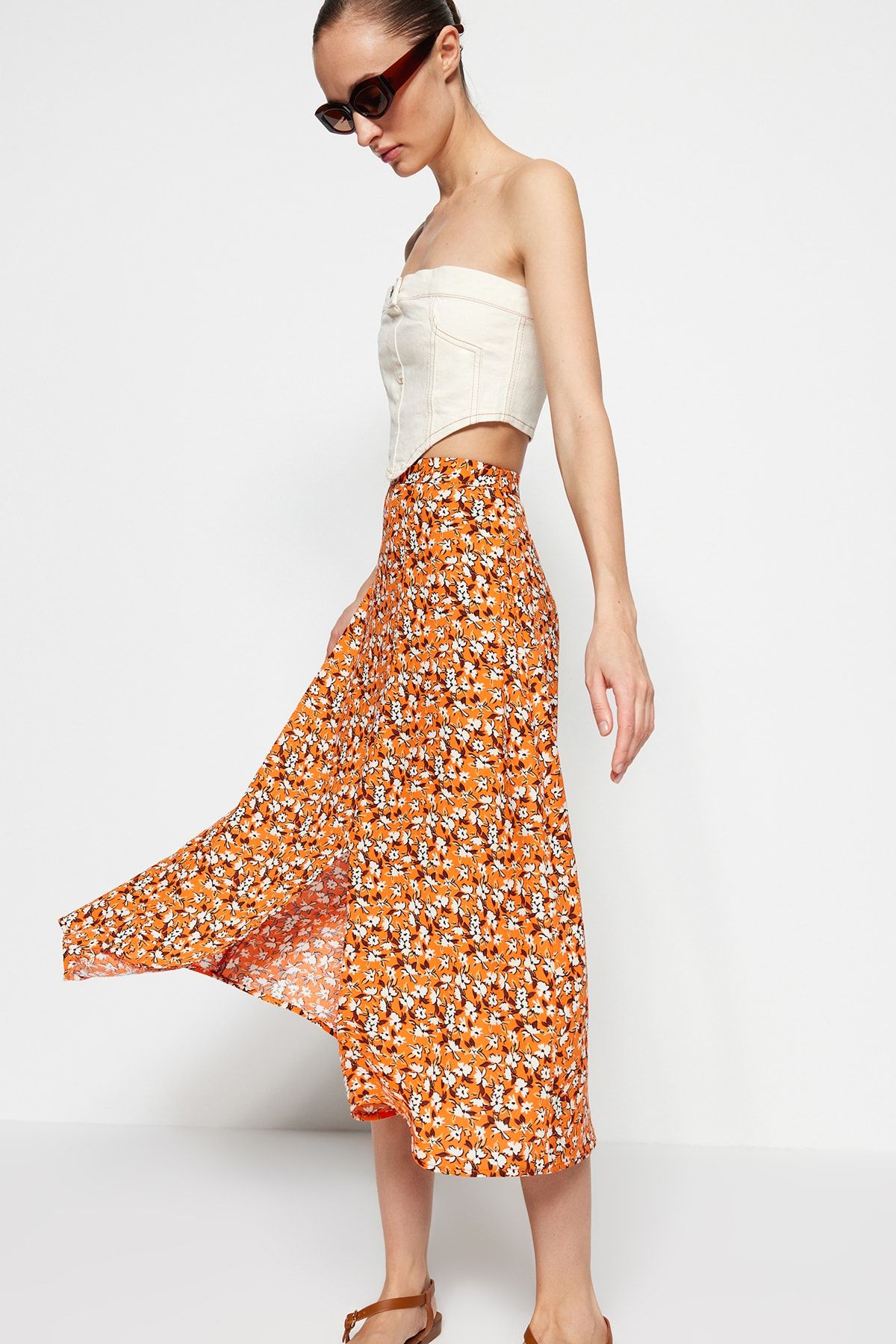 Trendyol Collection-Fustă portocalie țesută midi cu fantă, țesătură de viscoză, cu modele florale TWOSS20ET0230 2