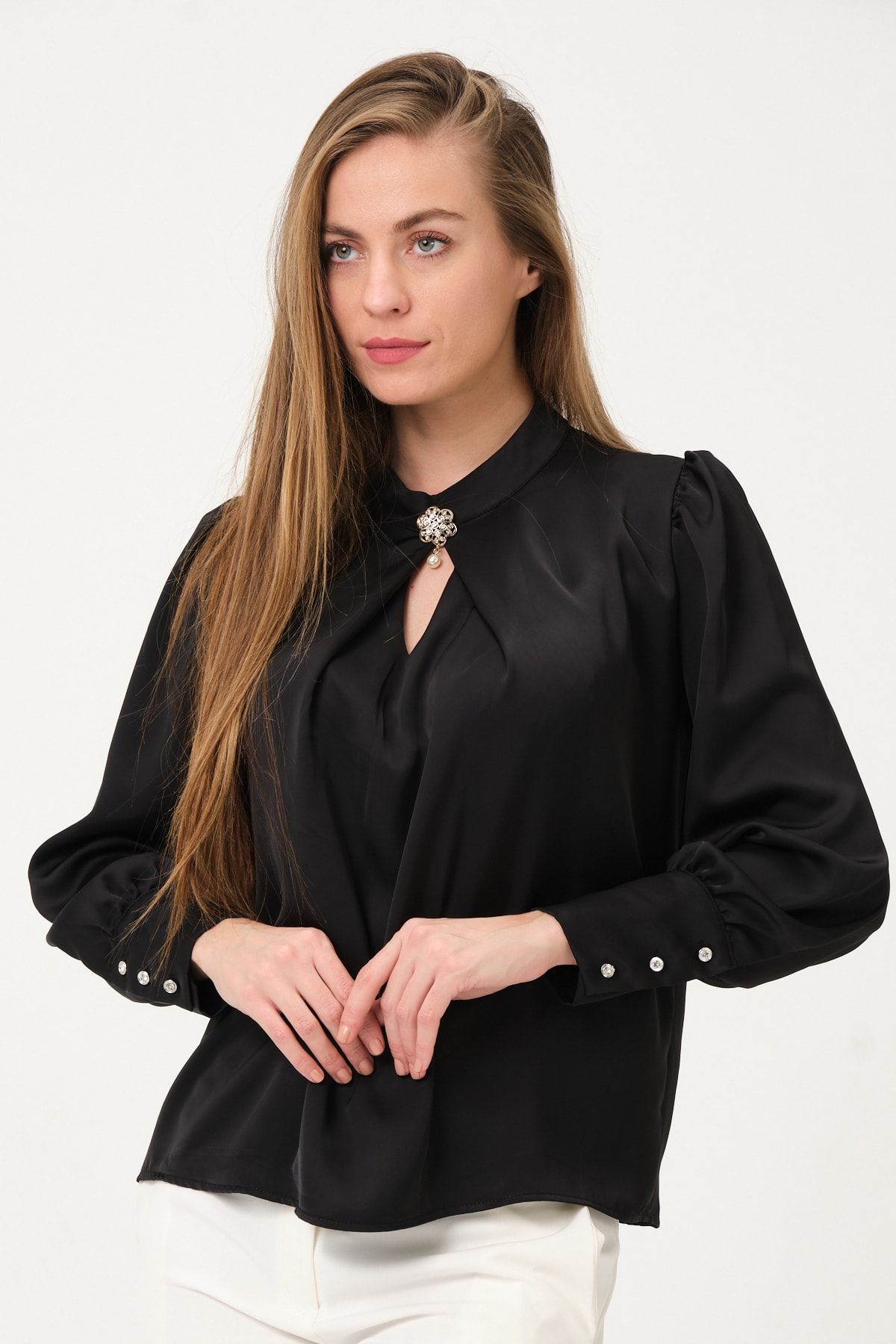 Yaka Detaylı Saten Bluz
