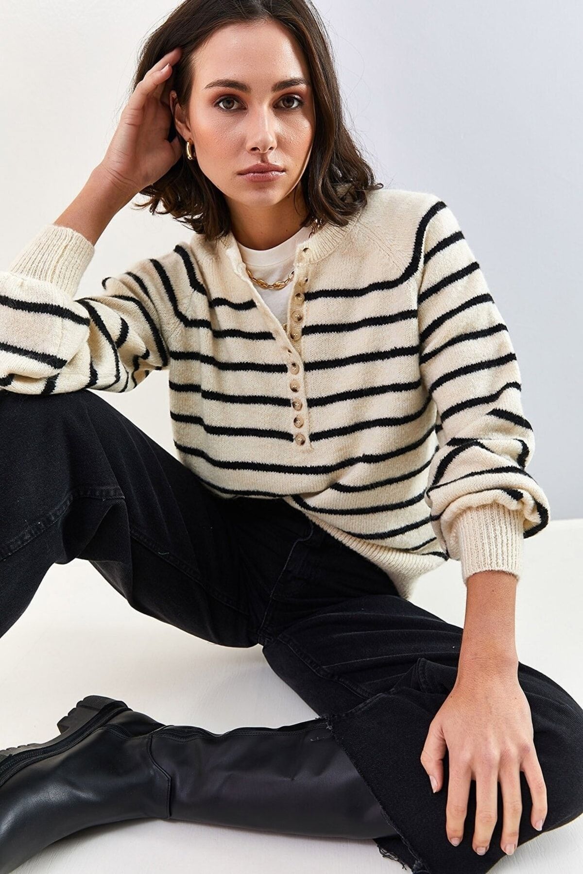 Nanım-Striped Sweater with Buttons on the Collar 6
