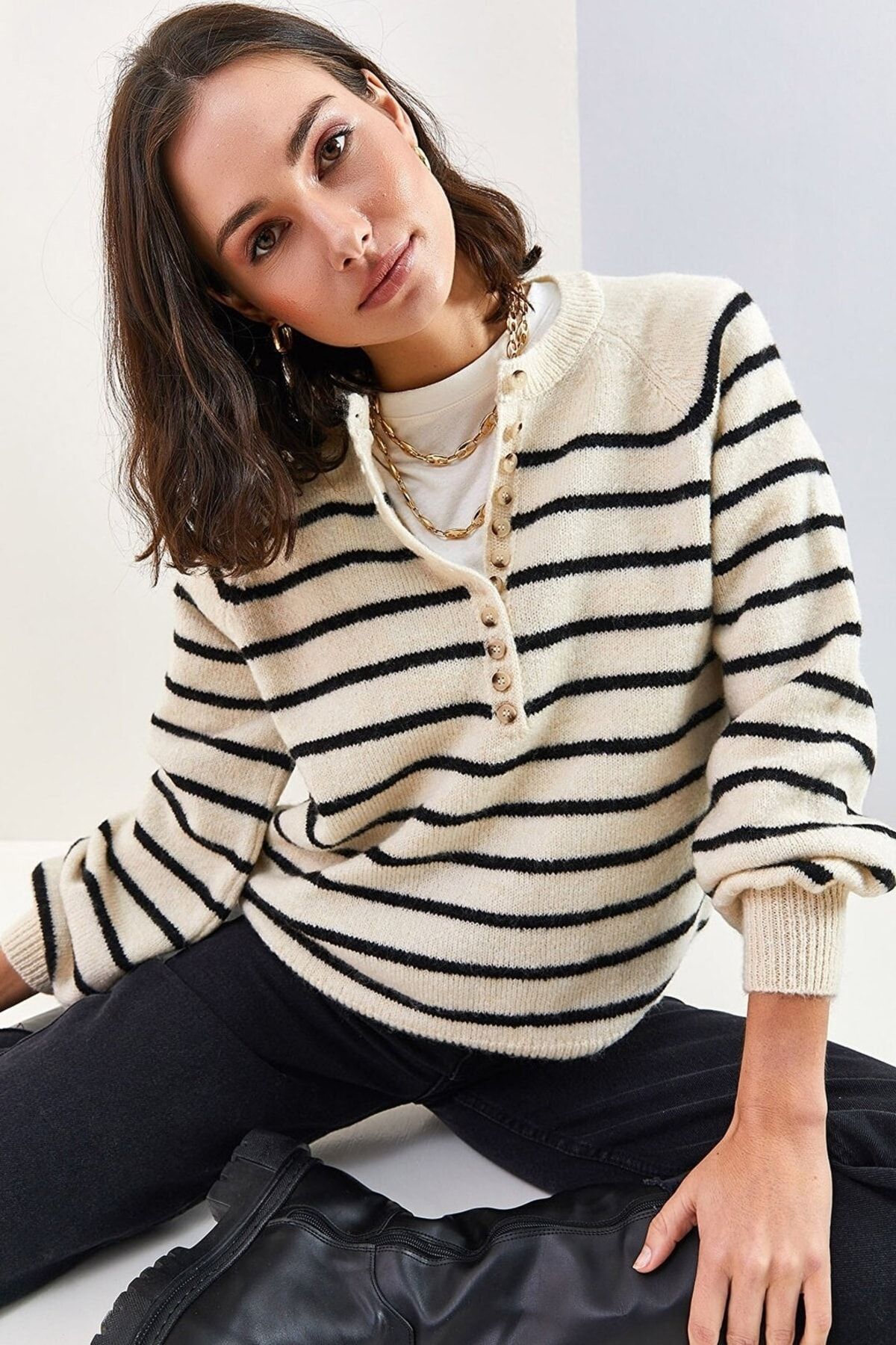 Nanım-Striped Sweater with Buttons on the Collar 1
