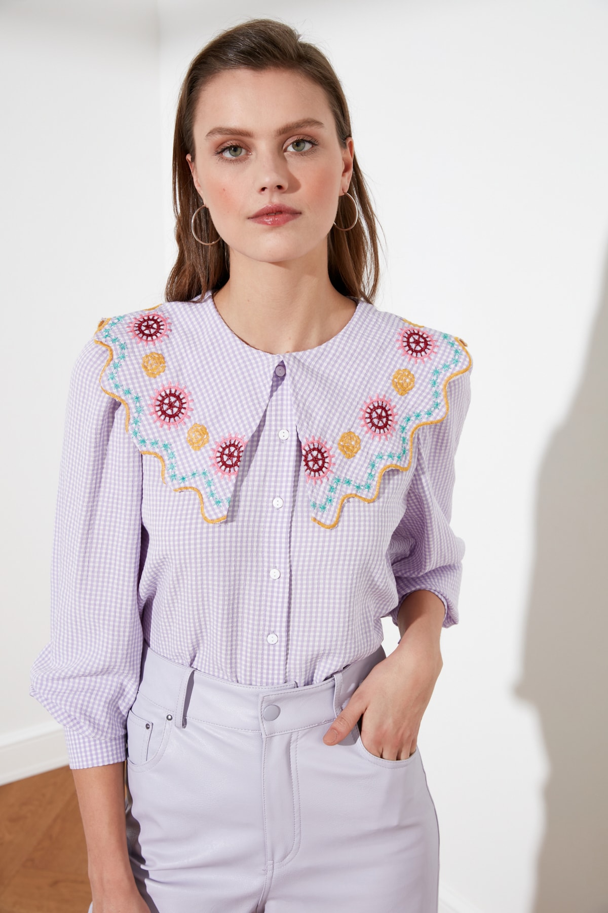 Trendyolmilla  Lila Nakış Detaylı Gofre Kumaş Regular Normal Kalıp Dokuma Gömlek TWOSS21GO0232 - Görsel 3