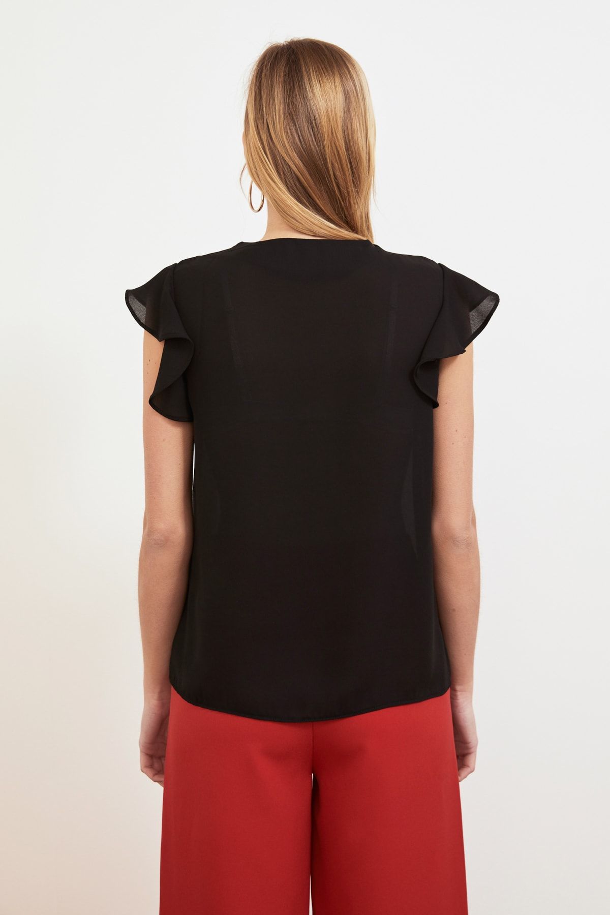 Trendyol Collection-Czarna, szczegółowa, zwiewna, półprzezroczysta bluzka z guzikami TWOSS20BZ0894 10