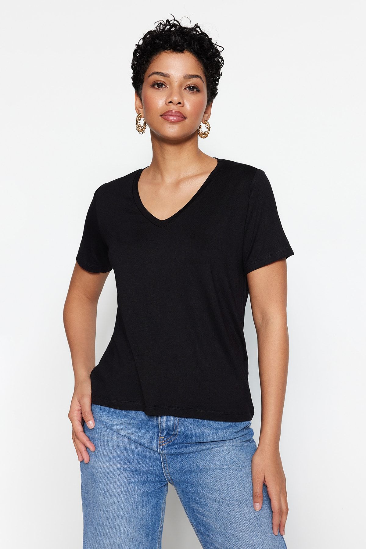 Trendyol Collection Schwarzes Basic-Strick-T-Shirt aus mit V-Ausschnitt Trendyol TWOSS23TS00046 Viskose 