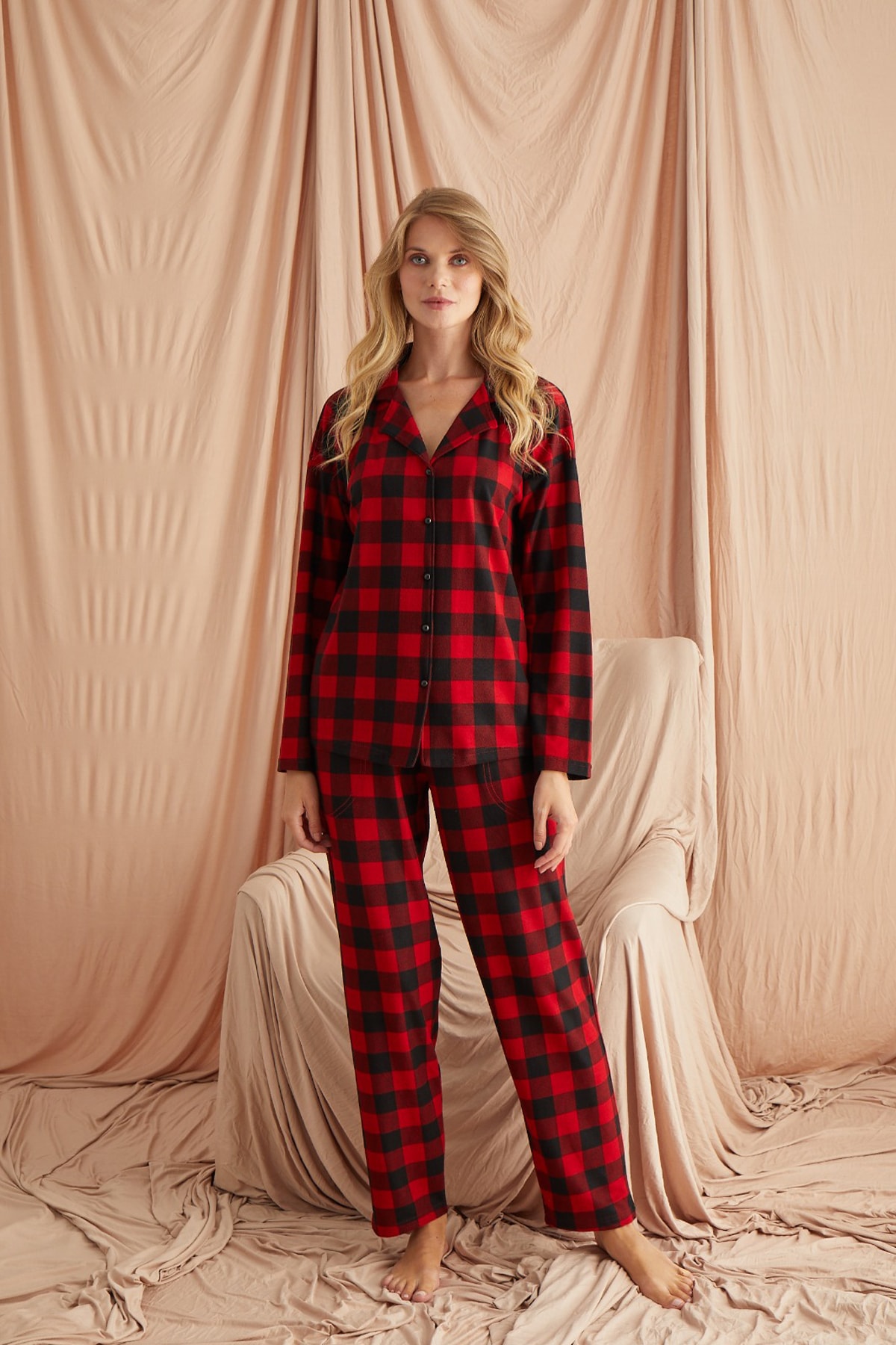 Ecrou Kırmızı Siyah Kareli Süet Düğmeli Bebe Yaka Uzun Kol Uzun Alt Pijama Takım