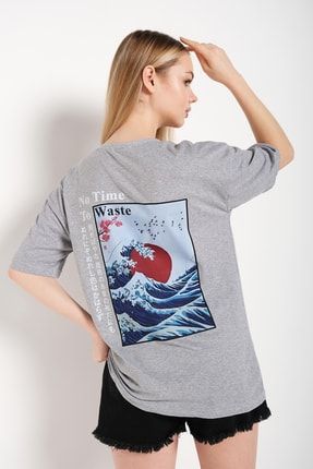 Kadın Oversize Gri Japanese Sırt Baskılı T-shirt TW-JPNSE