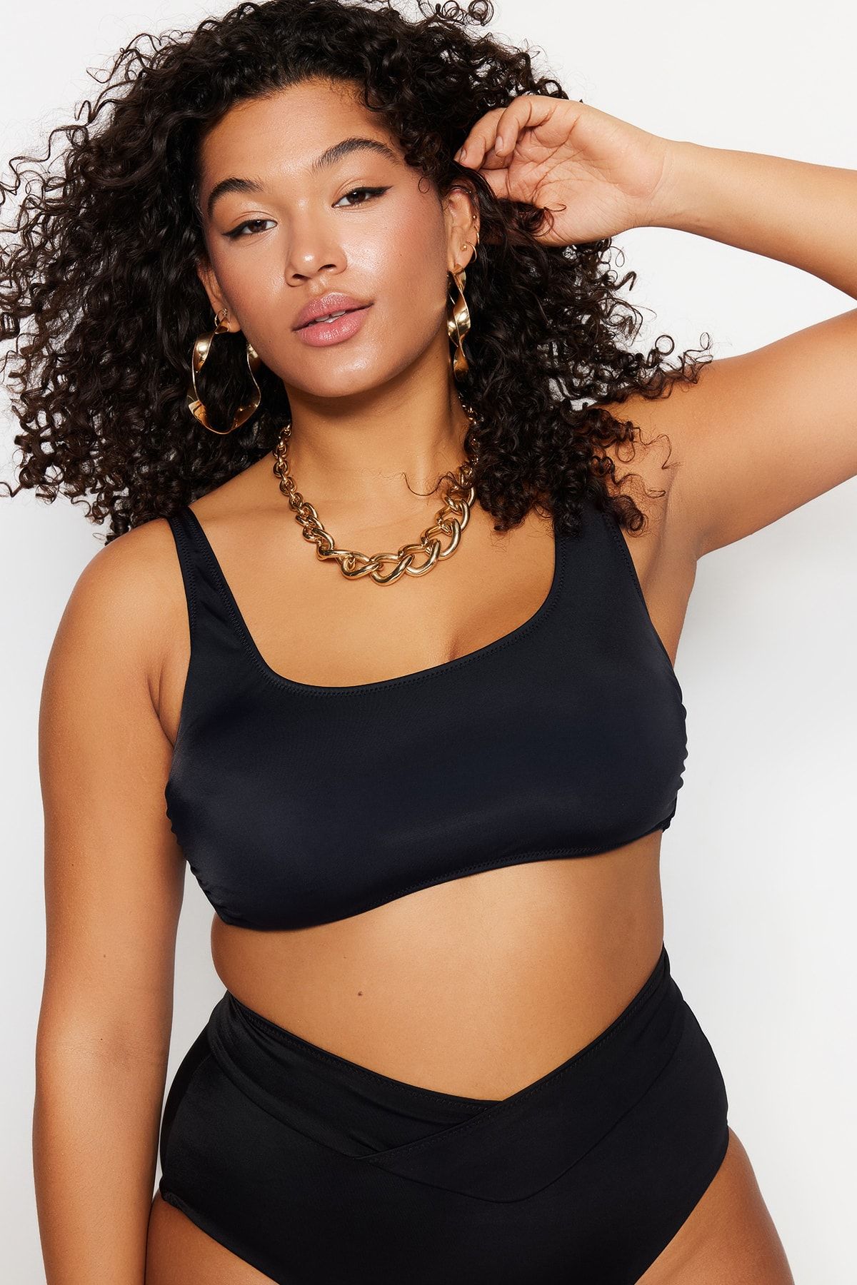 Trendyol Curve-Černý vršek bikin s hranatým výstřihem Bralette Plus Size Tbbss23Ct00005 4