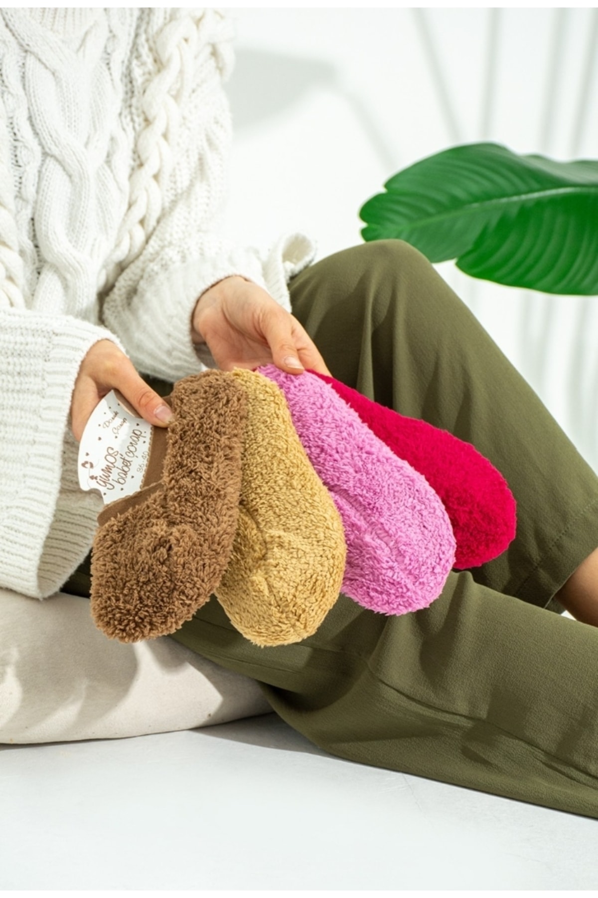 WalkRox Pratik Kullanılabilir Çeyizlik Yumoş, Peluş Kadın Patik, Çetik, Çorap (4 Lü Ekonomik Paket)