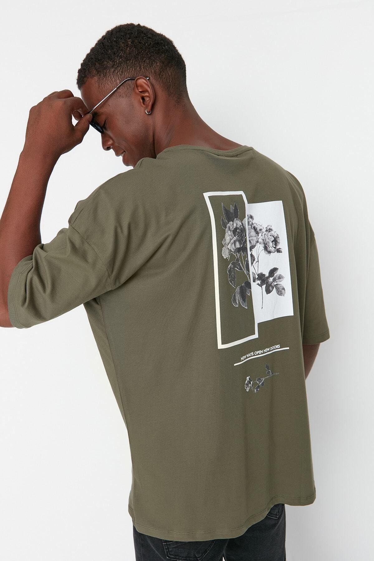 Trendyol Collection - 100 Trendyol und Blumenmuster Khakifarbenes, Baumwolle mit kurzärmliges aus % Herren-T-Shirt Rundhalsausschnitt