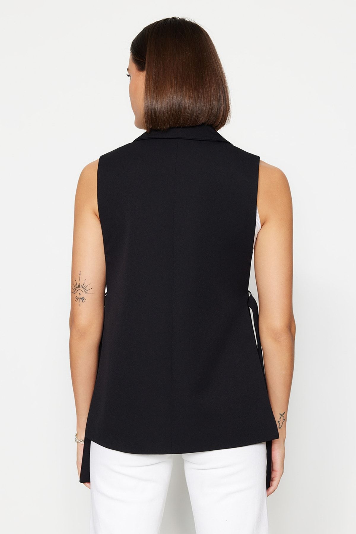 Trendyol Collection-Gewebte schwarze Weste - Accessoire-Details, tailliert TWOAW23YE00032 6