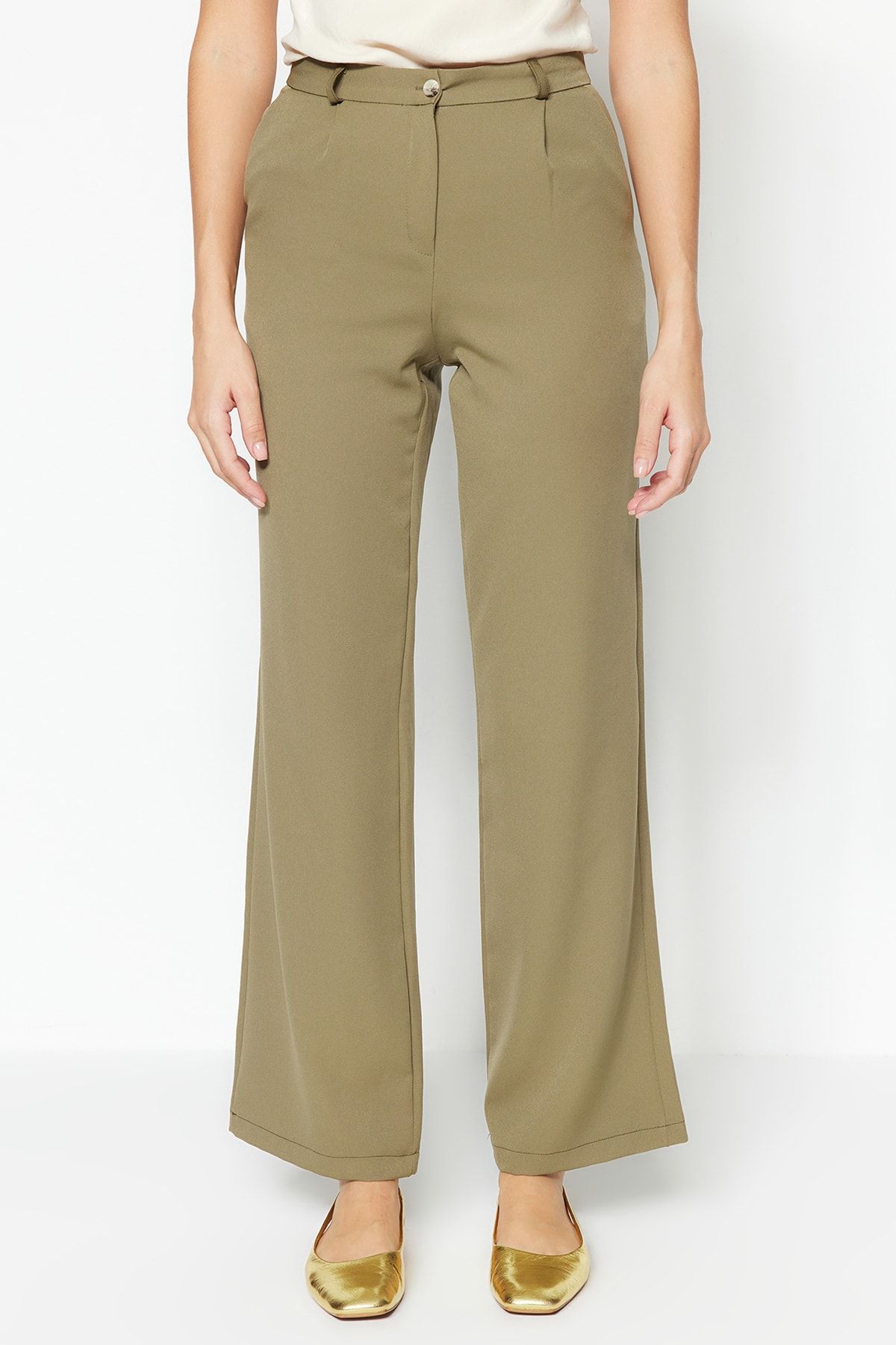 Trendyol Collection-Hose aus plissiertem Stoff mit hoher Taille und weitem Bein – Hellkhaki TWOAW21PL0076 9