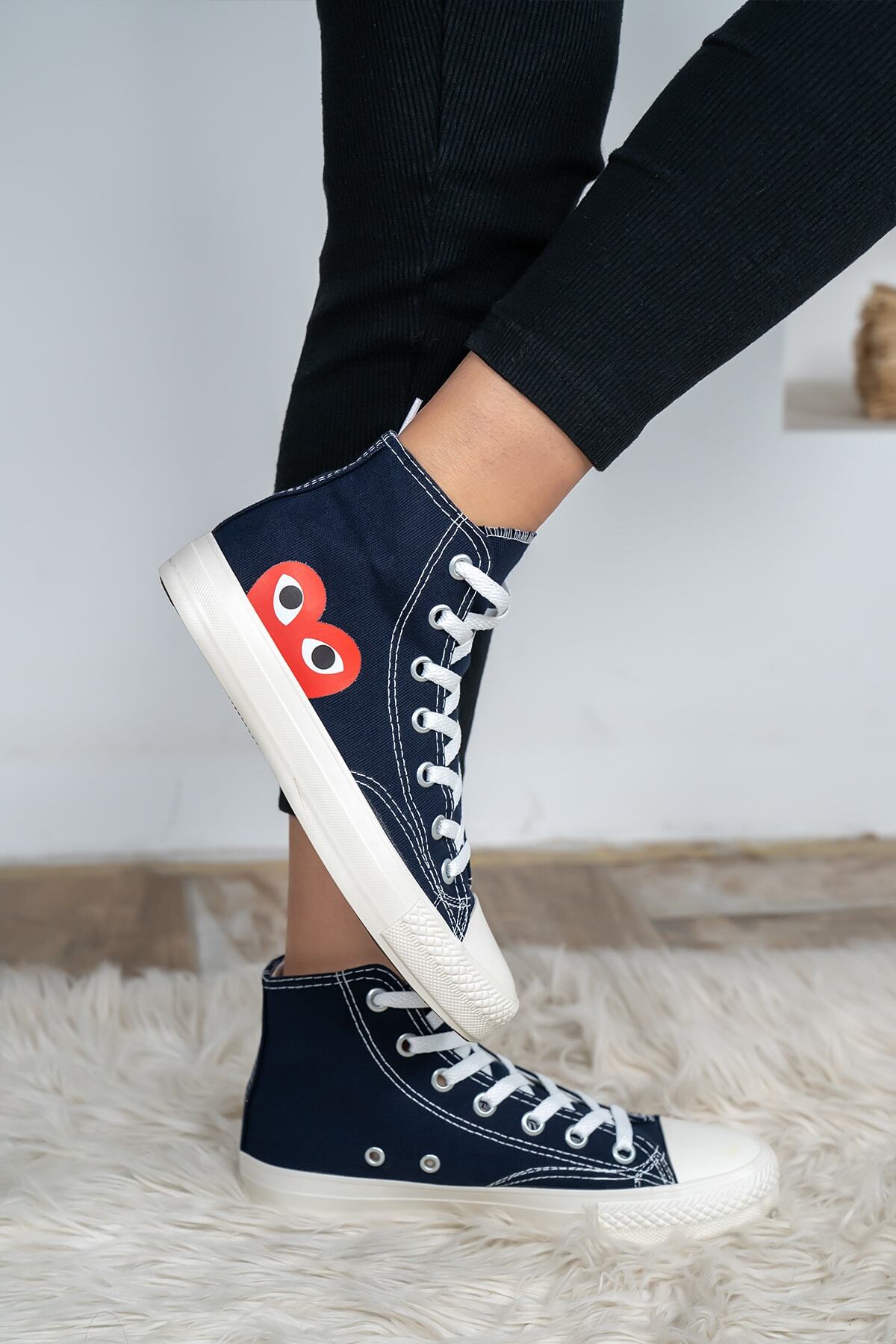  کفش کتانی ساق بلند زنانه طرح قلب آبی سرمه‌ای کتانی