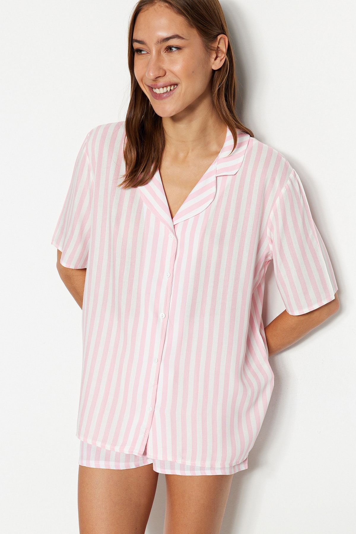 Kolekcia Trendyol-Ružový pruhovaný viskózový top Woven Pyžamový set so širokými šortkami THMSS21PT0179 6