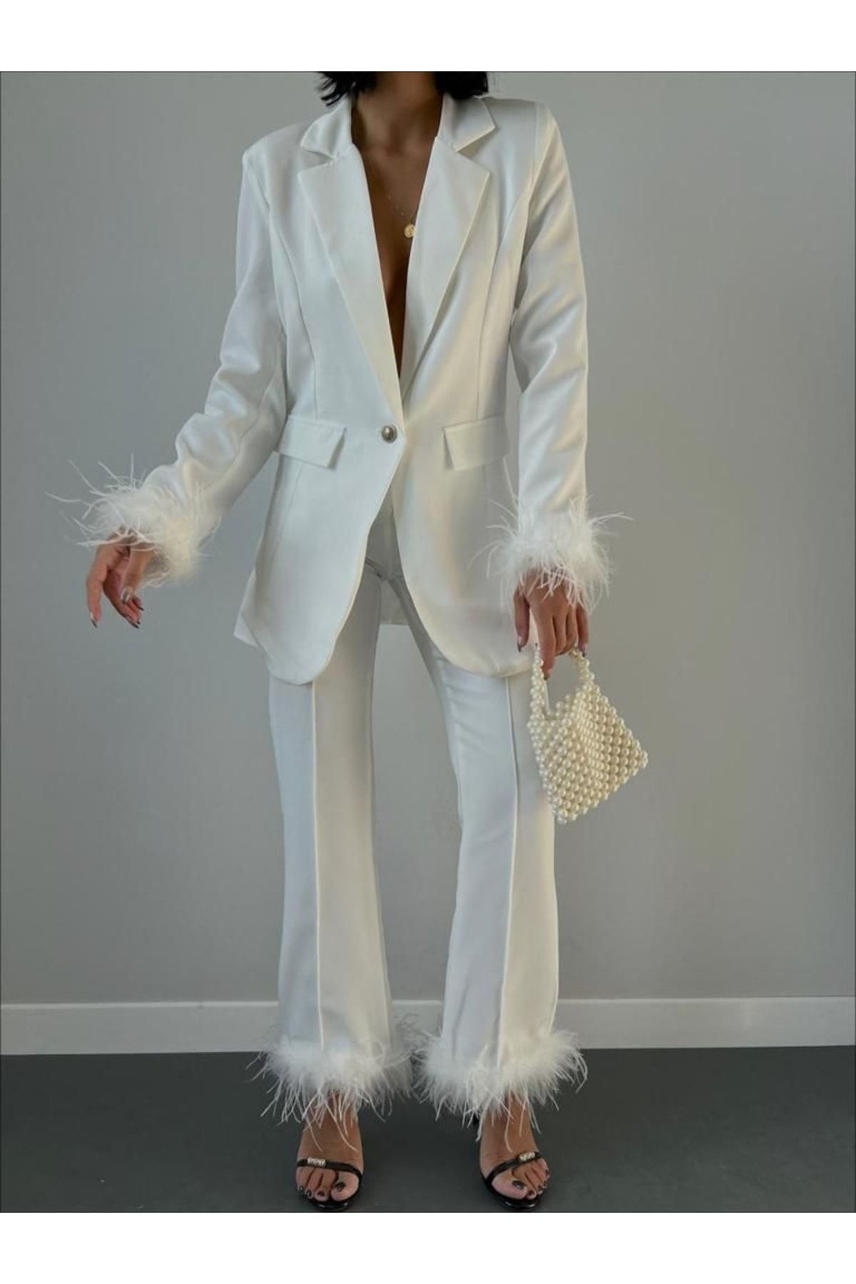 kupakizi kadın beyaz tüy detaylı takım elbise fiyatı yorumları trendyol