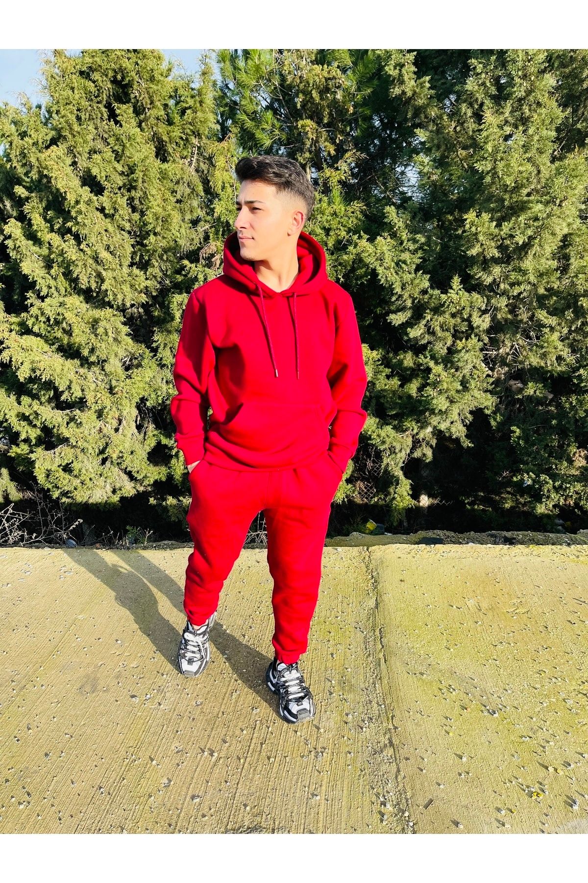 Red discount jogging outfit