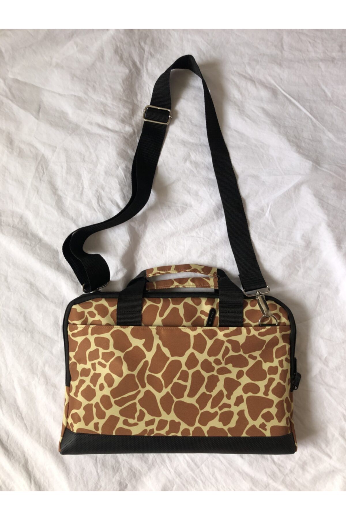 Differ-13-14'' inch, Giraffe Pattern, Shoulder Strap and Cross Notebook Laptop Macbook Briefcase 3