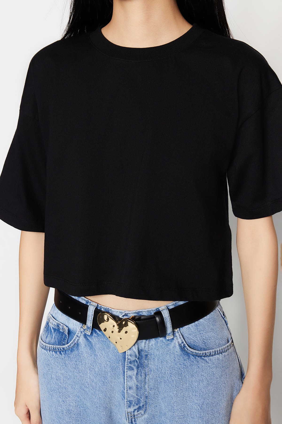  TRENDYOLM?LLA Premium Siyah Relaxed/Rahat Kal?p %100 Pamuk Crop ?rme T-Shirt