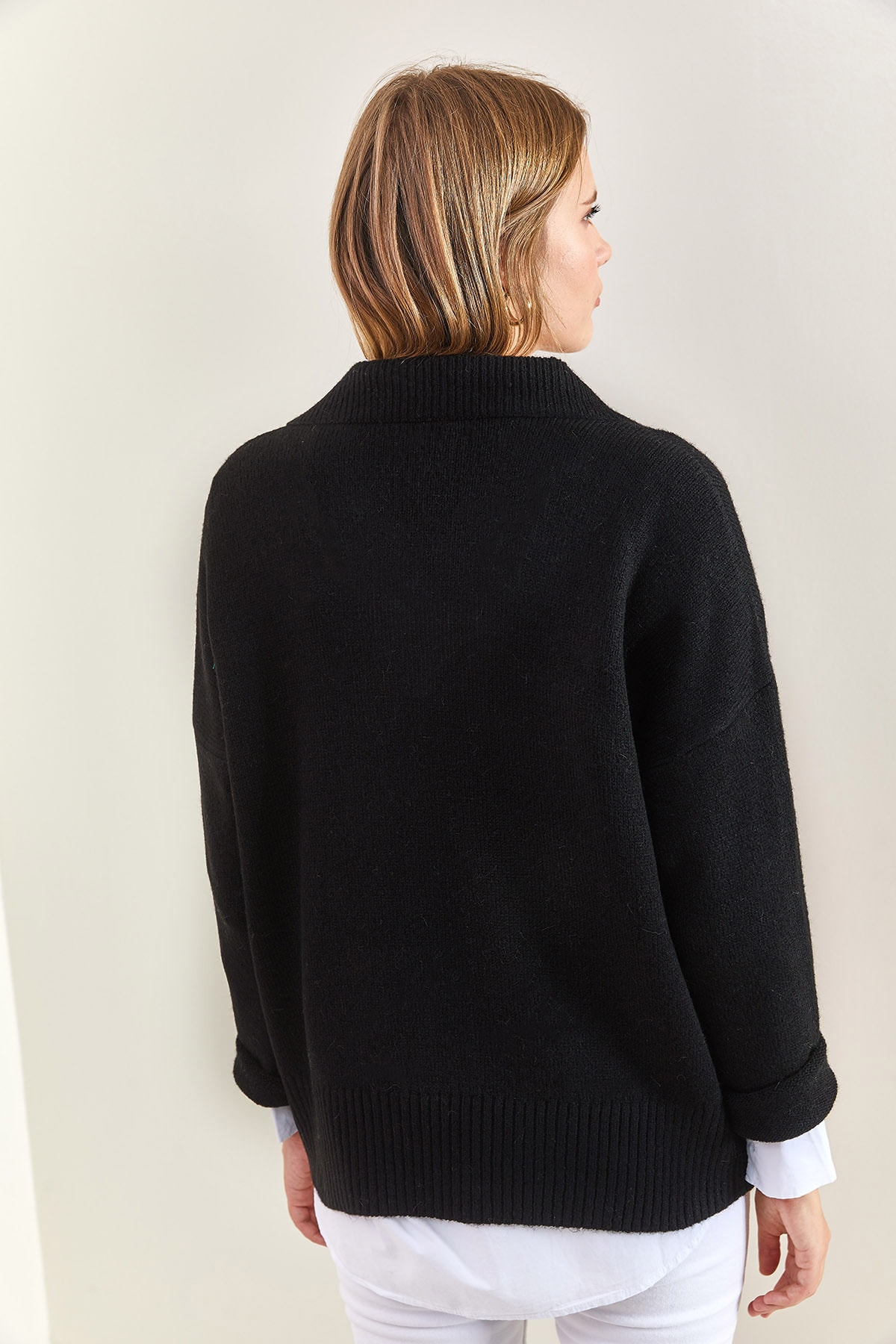 LUCCI V-Neck Long Sleeve Sweater 4
