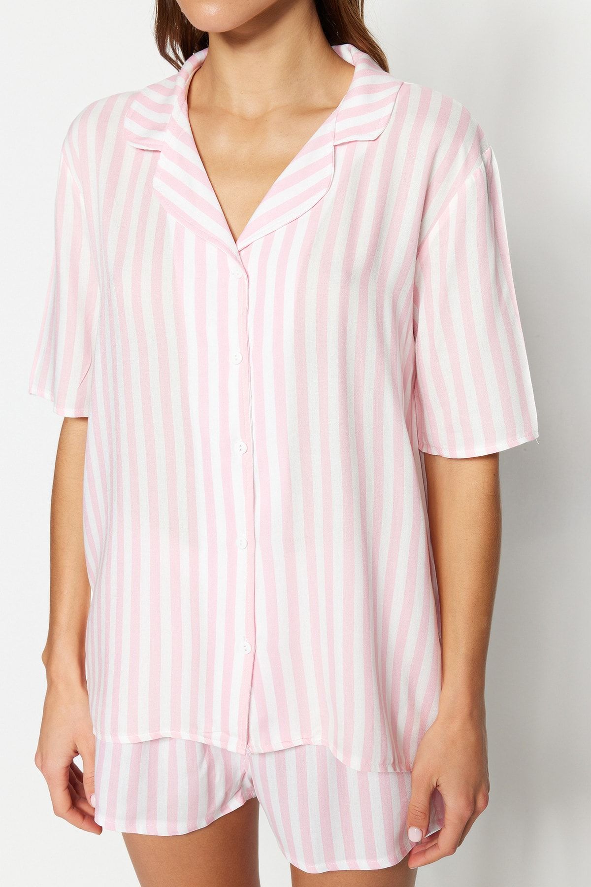 Kolekcia Trendyol-Ružový pruhovaný viskózový top Woven Pyžamový set so širokými šortkami THMSS21PT0179 8