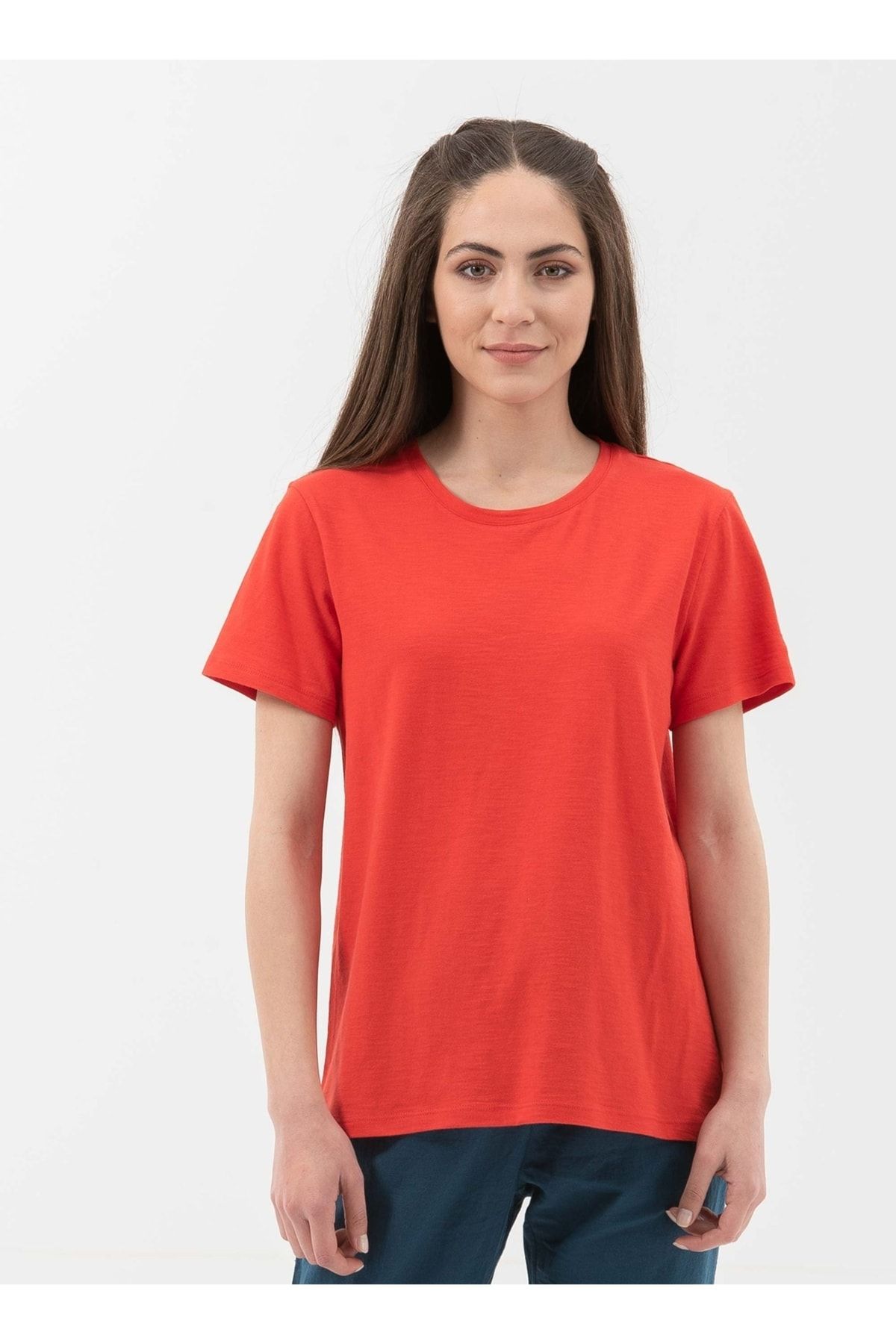 ORGANICATION T-Shirt Rot Figurbetont Fast ausverkauft