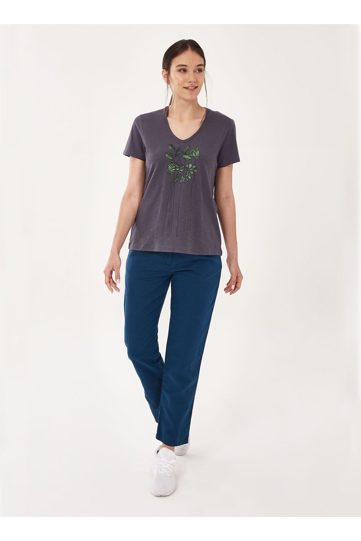 ORGANICATION T-Shirt Grau Figurbetont