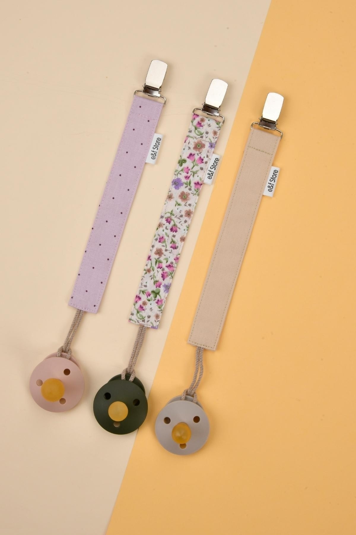 e&f Store 3'lü Emzik Askısı Seti - %100 Pamuk Kumaş - Puantiyeli Lila Çiçekli Bej - 3'lü Emzik Zinciri Seti