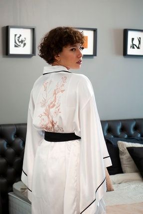 Beyaz Yarasa Kol Siyah Biyeli Saten Kimono foglia-beyaz-kimono
