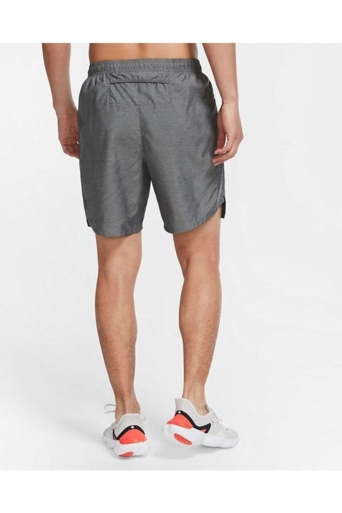 Nike challenger outlet grey shorts